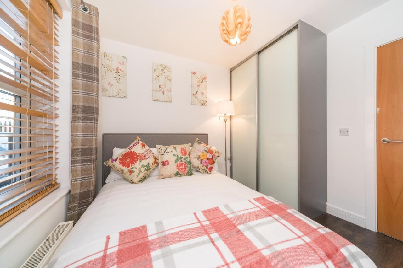 City Centre Posh Parlour Gated Parking 1Bed Wifi Кингстън ъпон Хъл Екстериор снимка