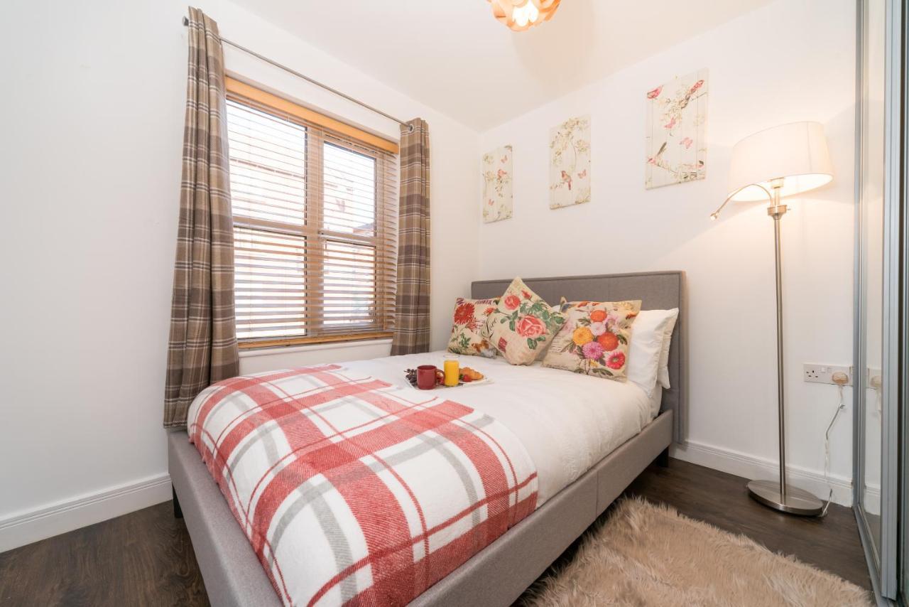 City Centre Posh Parlour Gated Parking 1Bed Wifi Кингстън ъпон Хъл Екстериор снимка